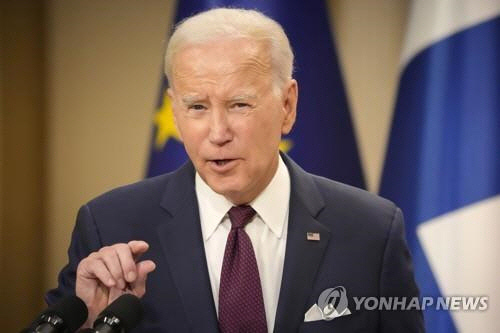 회견 중인 조 바이든 미국 대통령. [헬싱키 AP=연합뉴스]